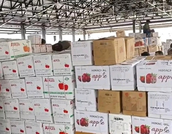 Breaking: APMC ने बागवानों से सीधे सेब खरीदने वाले 4 आढ़तियों पर लगाया 90 हजार का जुर्माना,जानें कहां