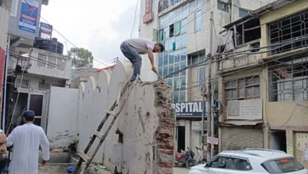 Breaking: हाईकोर्ट से मंडी मस्जिद मामले में मुस्लिम पक्ष को  मिली राहत,MC आयुक्त कोर्ट के फैसले पर रोक