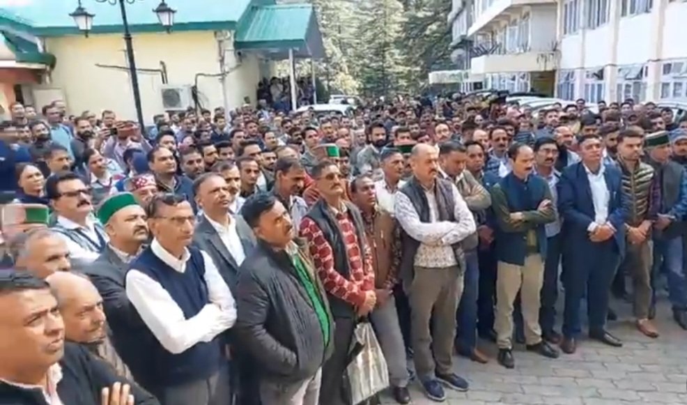 Breaking: अपनी मांगों को लेकर बिजली बोर्ड कर्मचारी संघ उतरा सड़कों पर,दी यह चेतावनी