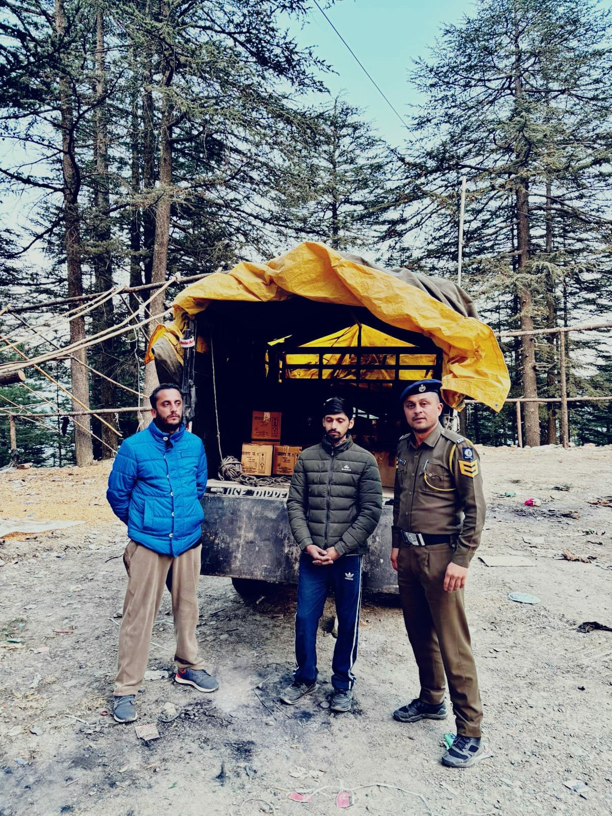 Breaking: शिमला पुलिस ने 40 पेटियों के साथ पकड़े दो अवैध शराब तस्कर, मामला दर्ज