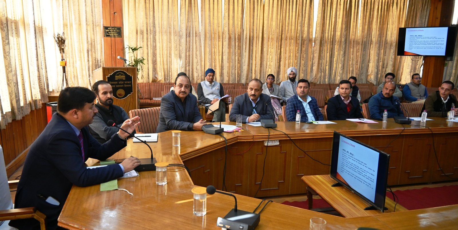 Breaking: बर्फ़बारी से निपटने की जिला प्रशासन ने कसी कमर