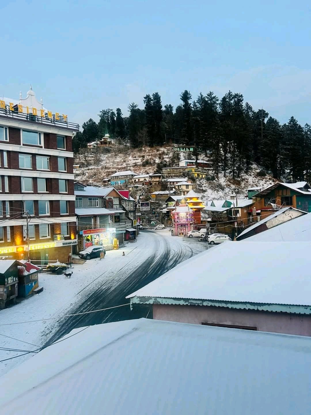 Breaking: ताजा हिमपात के बाद सूबे के 9 स्थानों का तापमान शून्य से नीचे, 87 सड़कें प्रभावित