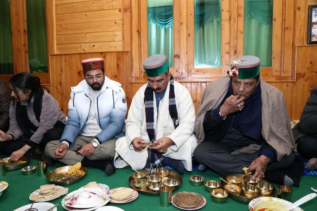 Breaking: सीएम के रात्रि भोज का वीडियो हो रहा वायरल BJP नेताओं ने उठाए सवाल,जाने यहां