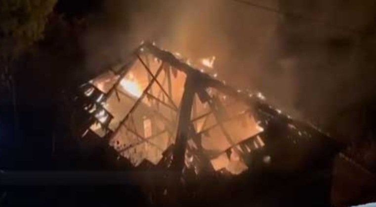 Breaking: निहरी में PWD JE का कार्यालय व आवास चढ़ा आग की भेंट