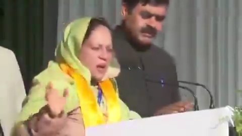 Breaking: सरकार के जश्न के दौरान प्रतिभा सिंह ने मंच से दी बम्बर ठाकुर को नसीहत,देखें क्या