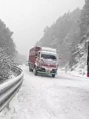 Breaking: ताजा हिमपात के बाद शिमला जिला में 112 सड़कें बाधित