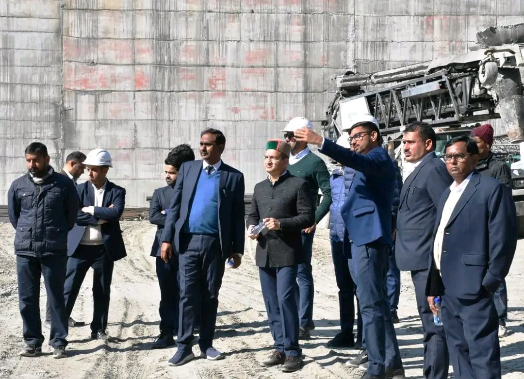SJVN निदेशक कार्मिक अजय कुमार शर्मा ने हमीरपुर स्थित 66 मेगावाट धौलासिद्ध जलविद्युत परियोजना का किया दौरा