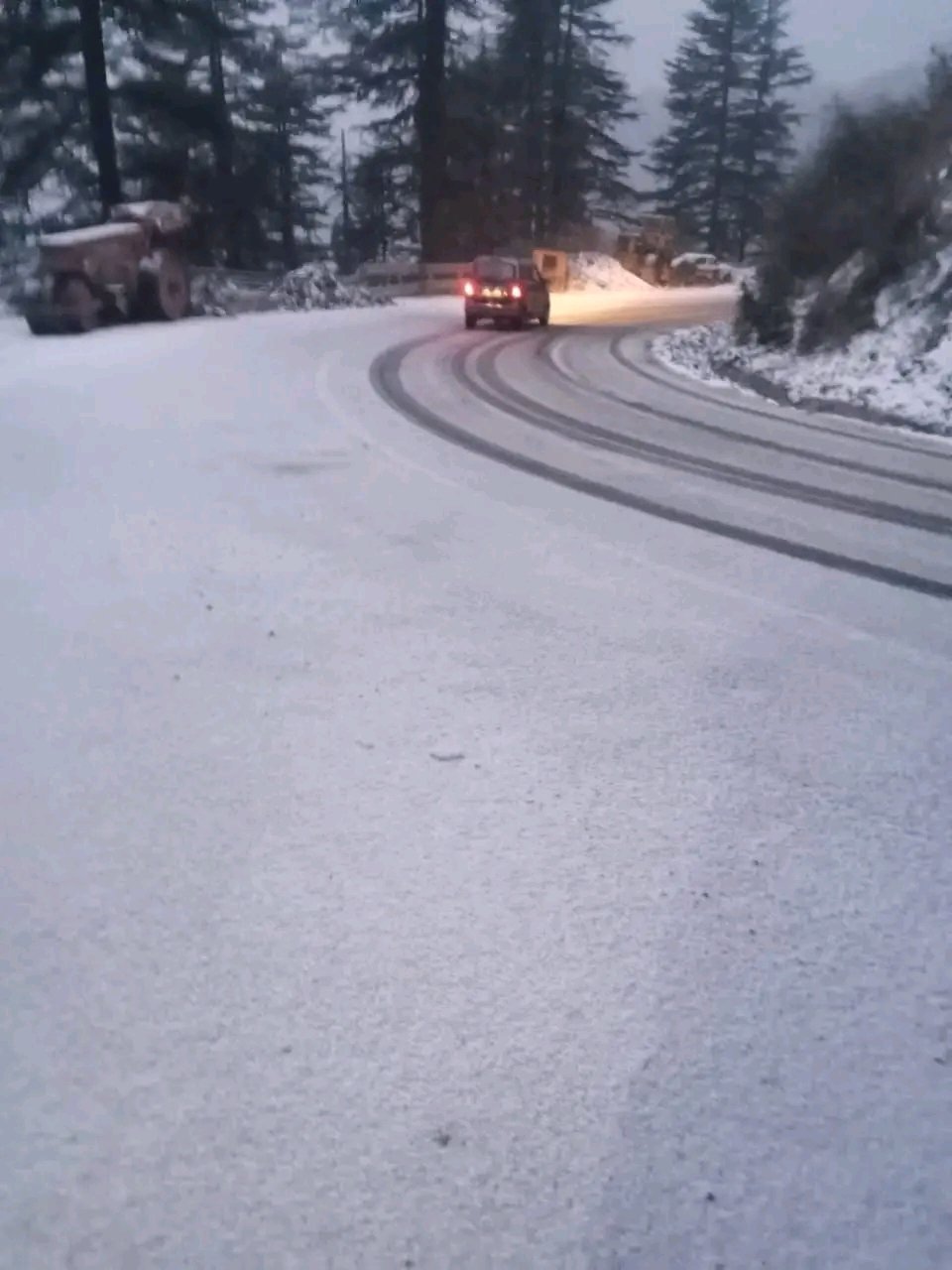 Breaking: सूबे में ताजा हिमपात से ढकी चोटियां,यातायात अवरुद्ध