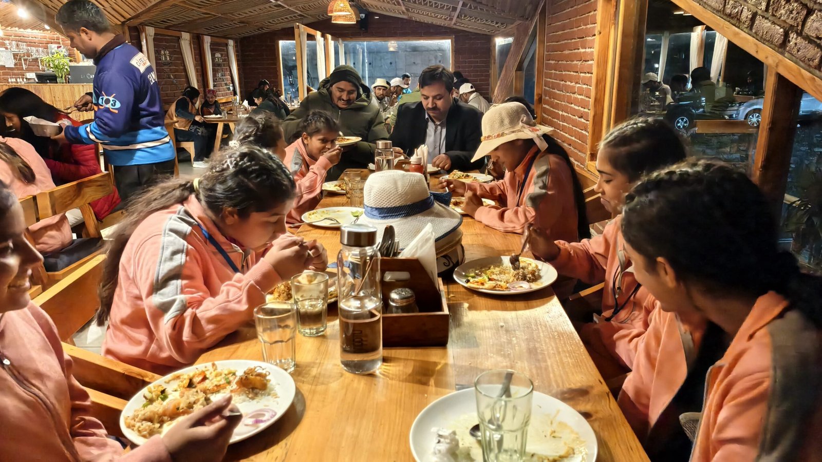 14 दिवसीय भ्रमण से शिमला लौटे चिल्ड्रन ऑफ द स्टेट DC व SP समेत कई अधिकारियों ने साथ किया रात्रि भोज