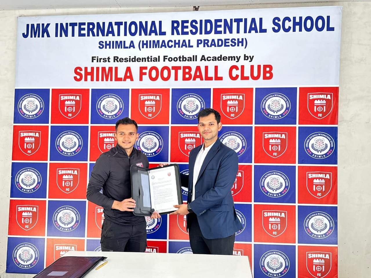 शिमला फुटबॉल क्लब और JMK इंटरनेशनल स्कूल के बीच एक MOU साइन हुआ