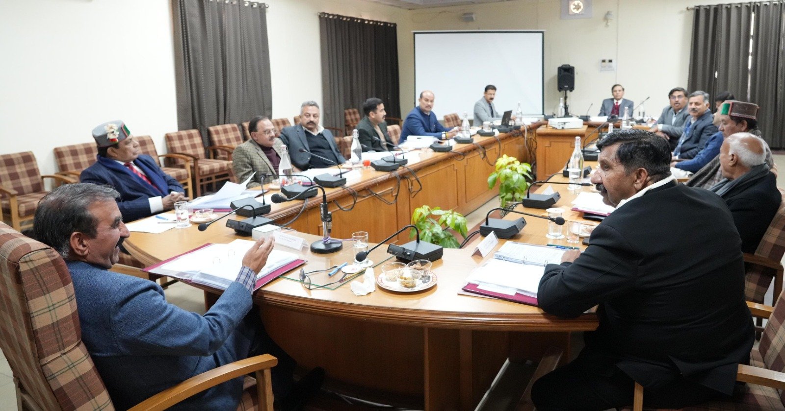 Breaking: सीएम की अध्यक्षता में कैबिनेट ने लिए यह महत्वपूर्ण फैसले