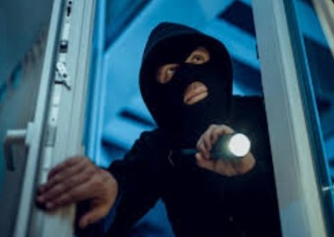 Breaking: अजब चोर का गज़ब कारनामा चोरी करने आया चोर कार्यालय में मिला बेसुध,जानें कहां