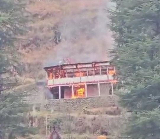 Breaking: बंजार जीभी के भलाग्रां में आग की भेंट चढ़ा मकान, लाखों का नुकसान