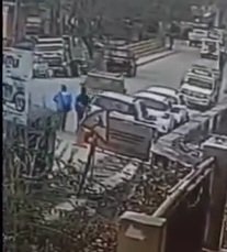 नोगली में बोलेरो चालक ने नियंत्रण खोकर दो राहगीरों को मारी टक्कर