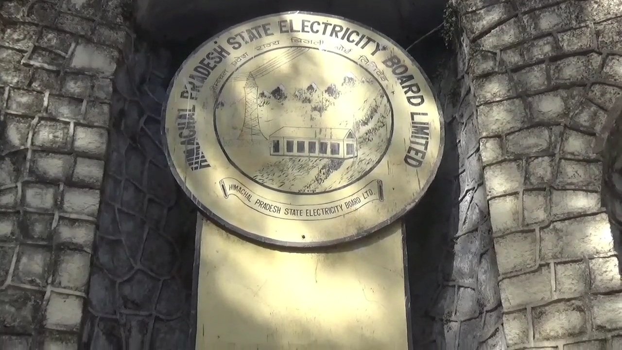 Breaking: हमीरपुर में बिजली बोर्ड कर्मचारी कल करेंगे महापंचायत: हीरा लाल वर्मा