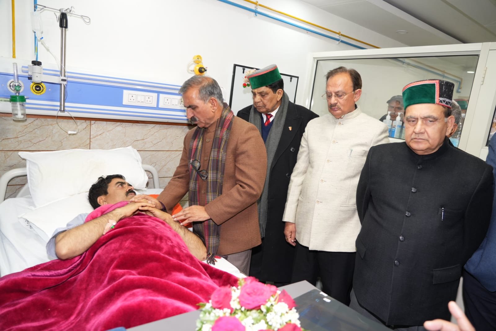 CM सुक्खू ने पूर्व MLA बंबर ठाकुर का कुशल-क्षेम जाना