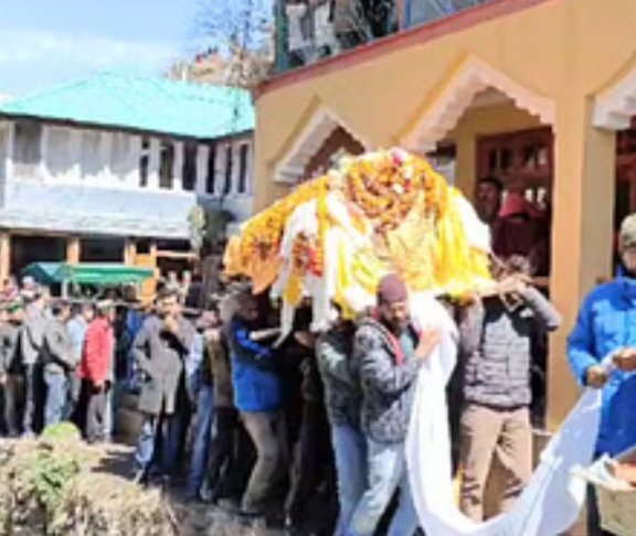 अपने पैतृक गांव कटगांव में पंचतत्व में विलीन हुए विमल नेगी सैंकड़ों लोगों ने नम आंखों से दी श्रद्धांजलि