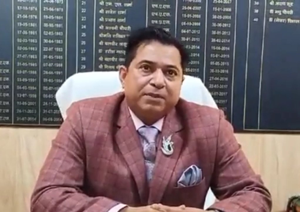 Breaking:चुवाड़ी में 10 वीं की जगह खुल गया 12वीं कक्षा का पेपर, स्थगित