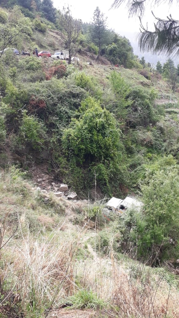 Breaking: डोडरा क्वार में खाई में गिरी बोलेरो एक की मौत 25 घायल