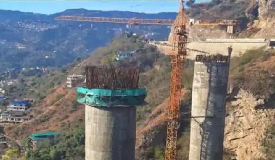 Breaking: शिमला में निर्माणाधीन फ्लाईओवर से गिरे 4 मजदूर घायल