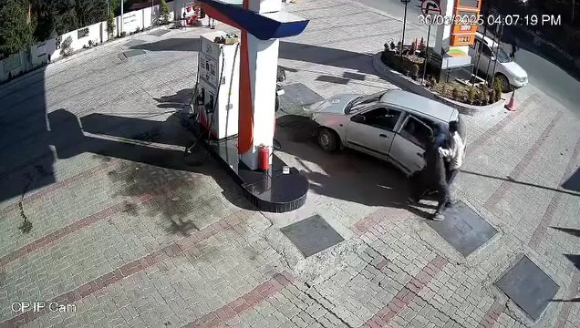 Breaking: कुफरी पेट्रोल पंप पर व्यक्ति का फिल्मी स्टाइल में अपहरण,जांच में जुटी पुलिस