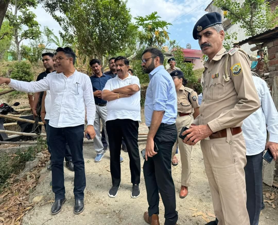 डिप्टी सीएम मुकेश अग्निहोत्री ने बेहड़-भटेड़ गांव का दौरा कर घटनास्थल का किया निरीक्षण