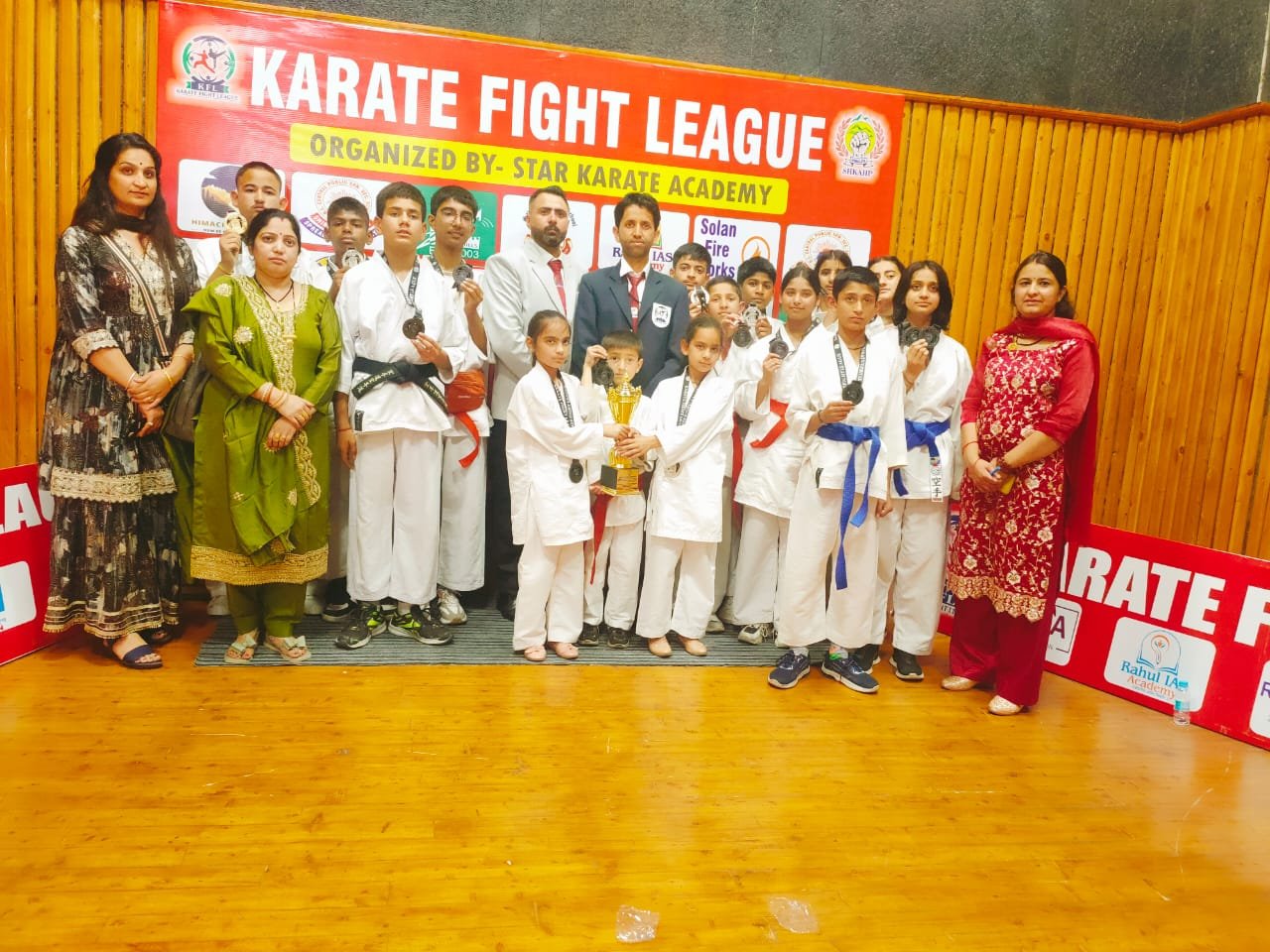 इंटरनेशन कराटे फाइट लीग में शिमला के 26 बच्चों ने 33 मेडल किए अपने नाम
