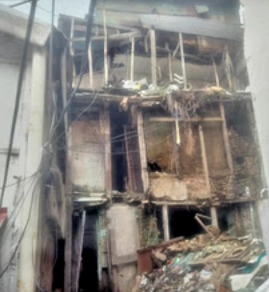 Breaking:शिमला लोअर बजार में तीन मंजिला भवन से गिरा मलबा मची अफरातफरी