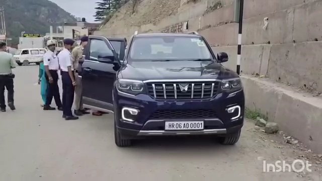 सोलन में फर्जी MLA, फर्जी PSO और अवैध पिस्टल के साथ महिला समेत तीन हिरासत में