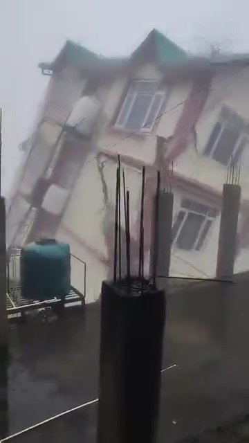 Breaking: शिमला में 5 मंजिला भवन जमीदोंज, लोगों ने फोरलेन कंपनी पर लगाया आरोप