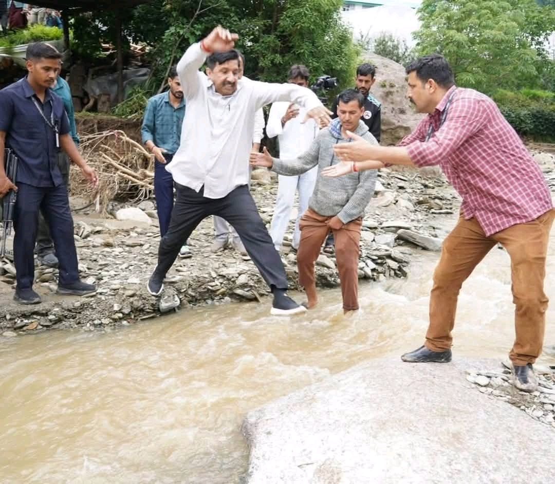 आपदा की इस घड़ी में सरकार हर प्रभावित परिवार के साथ खड़ी है : मुकेश अग्निहोत्री