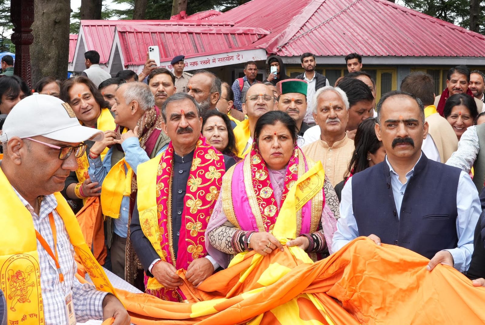 Breaking: जाखू मंदिर में हनुमान की 108 फीट मूर्ति के साथ अब यह सीएम ने ध्वजा की स्थापित