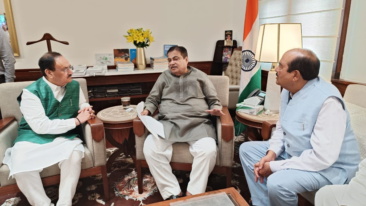 Breaking:हिमाचल के हितों को लेकर नितिन गडकरी से मिले जेपी नड्डा और हर्षमहाजन