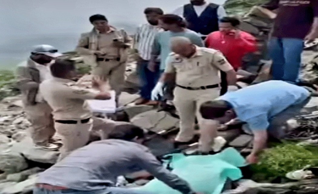 Breaking: रोहतांग राहनी नाला में कार दुर्घटनाग्रस्त,4 की मौत एक घायल