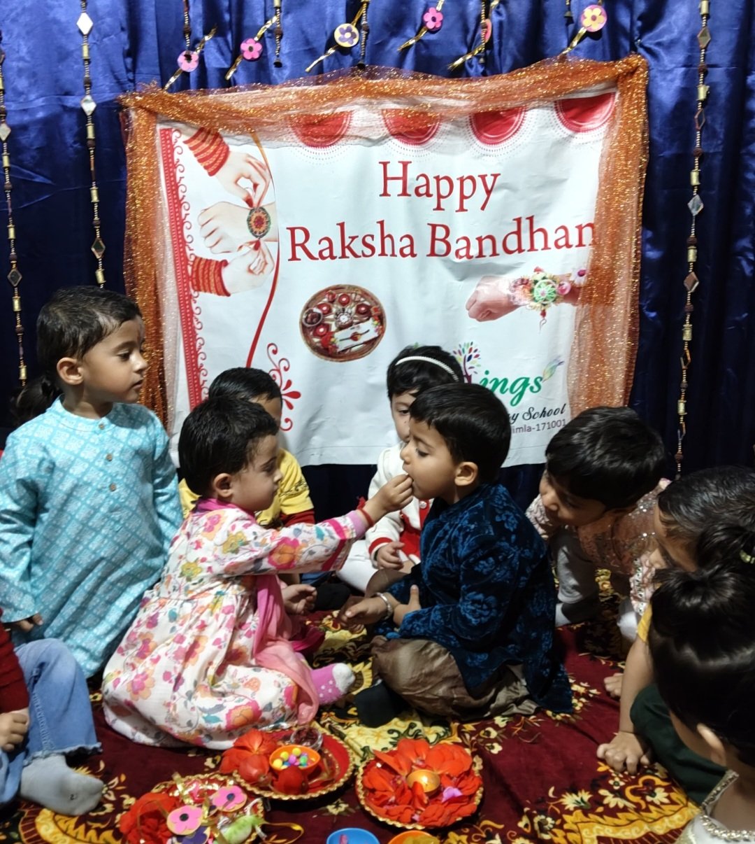 रक्षा बंधन आज जानें राखी बांधने का समय,विधि व मंत्र