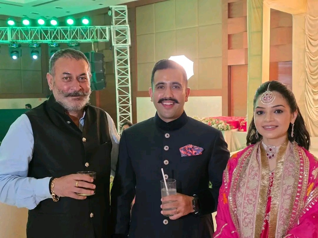 राजघराने के नवदंपति की पहली तस्वीर मामा के संघ आई सामने