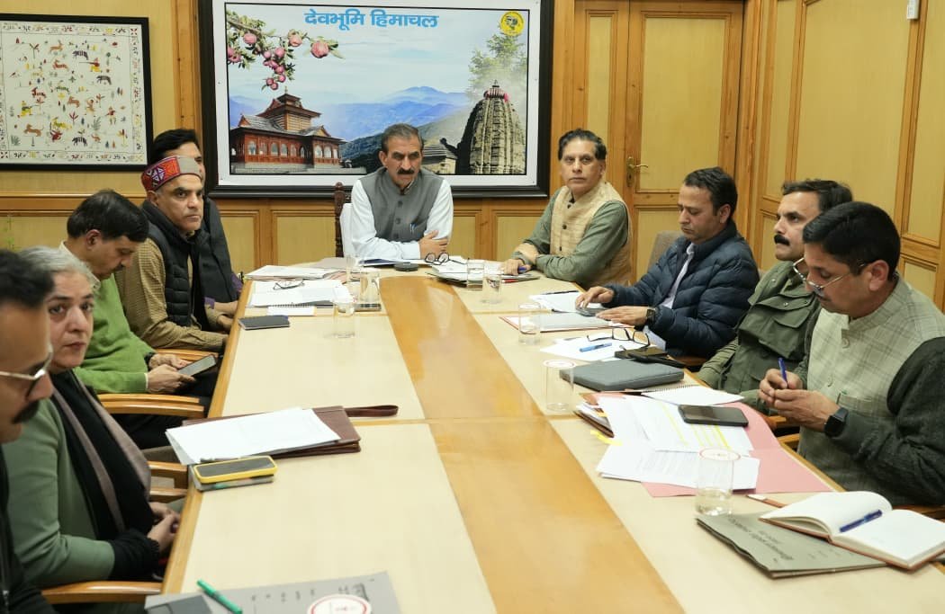 Breaking: सीएम ने अधिकारियों को युद्ध स्तर पर राहत व बचाव कार्य करने के दिए निर्देश,केंद्र से 5-6 हेलीकॉप्टर देने की मांग