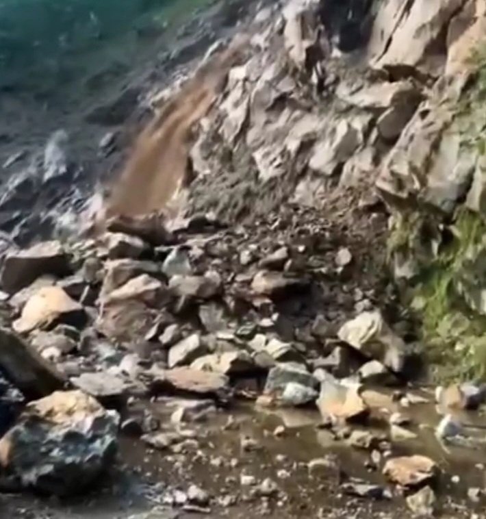 Breaking: किन्नौर निगुलसेरी के थाच में देररात फटा बादल गाड़ियां व खेत बहे