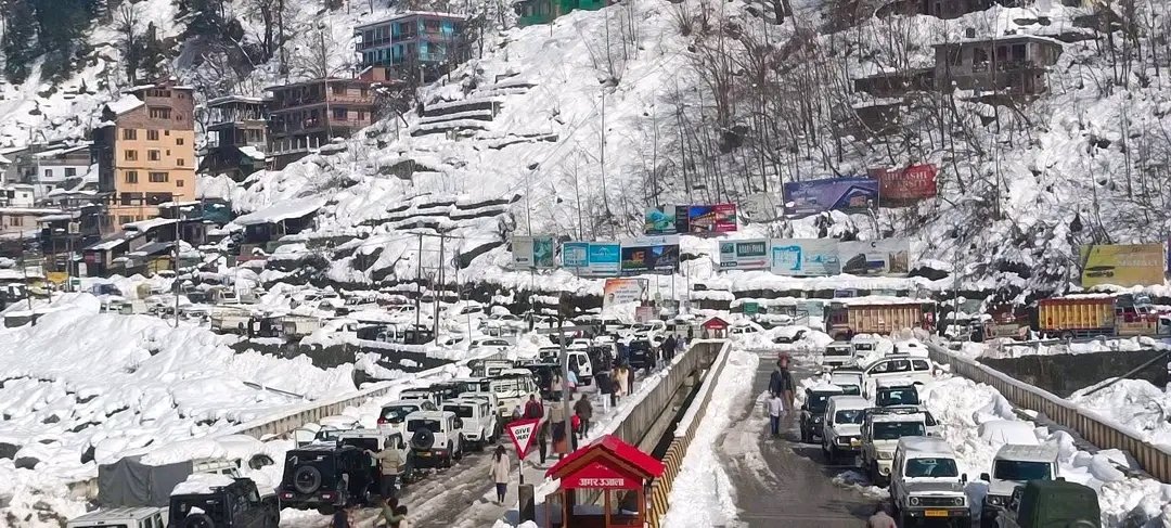 Breaking: राज्य में भारी बर्फ़बारी के बाद 655 सड़कें अभी भी बंद 669 बिजली लाईनें बाधित