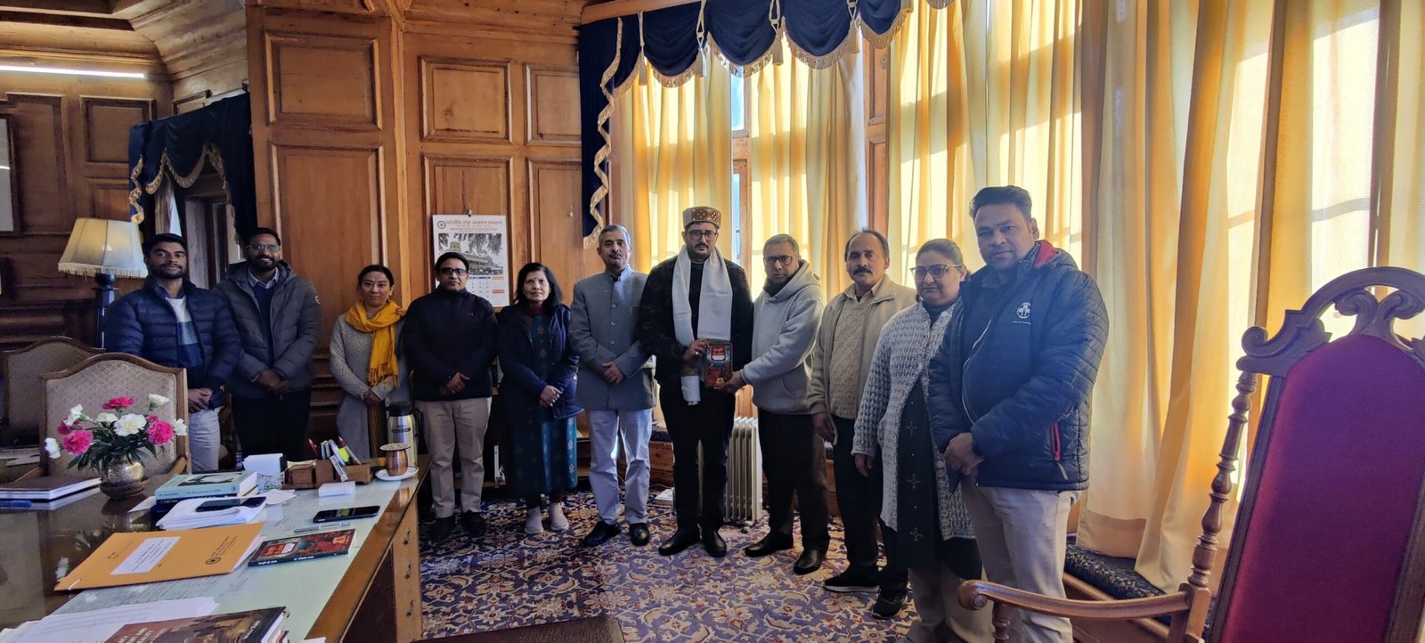 शिमला में डॉ. अखिलेश पाठक की नवीन पुस्तक देवभूमि की आत्मा के प्रकाशन पर सम्मान समारोह किया आयोजित