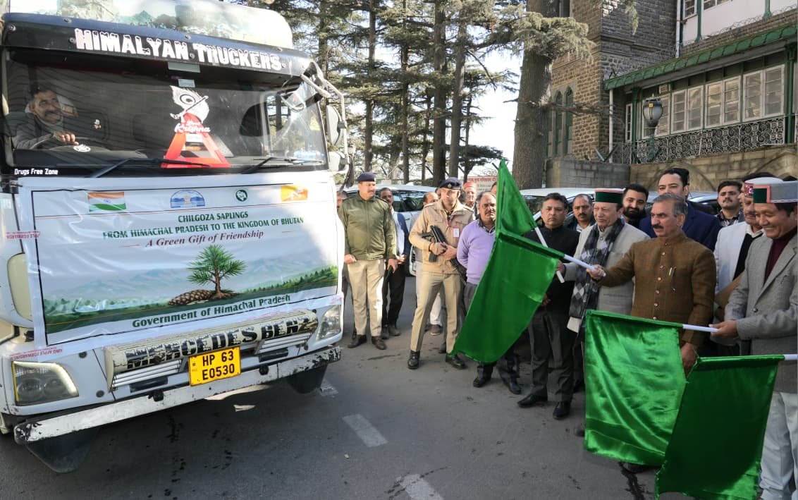 हिमाचल प्रदेश ने भूटान को भेंट किए चिलगोजा के पौधे