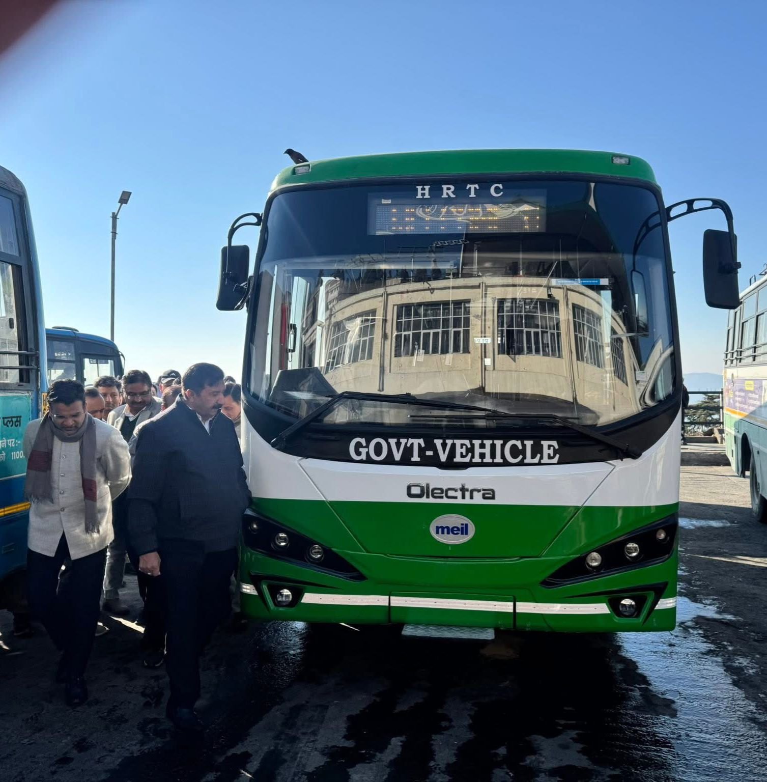 उपमुख्यमंत्री ने किया इलेक्ट्रिक प्रोटोटाईप बस का निरीक्षण