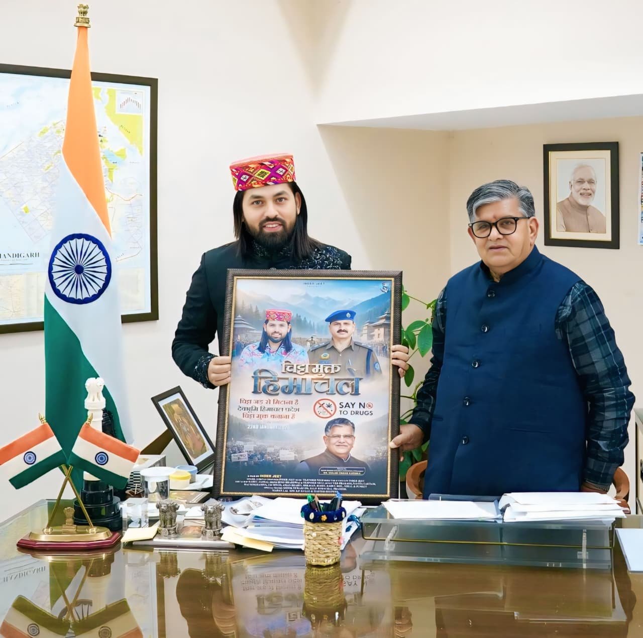 पंजाब के राज्यपाल गुलाब चंद कटारिया ने किया प्रसिद्ध लोकगायक इंद्र जीत का “चिट्टा मुक्त हिमाचल” गीत का विमोचन