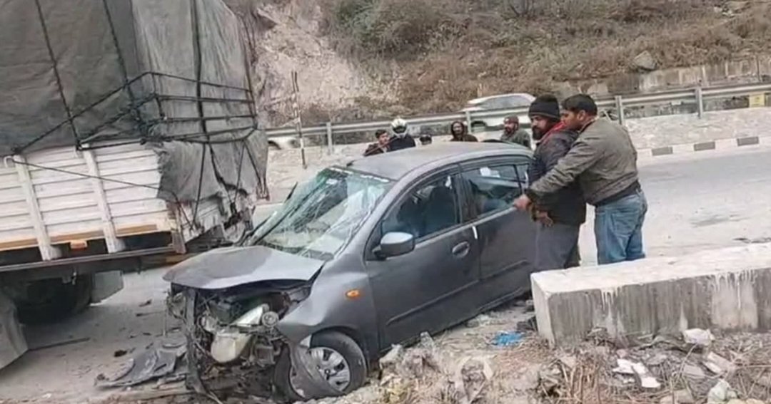 Breaking: मातम में बदली नए साल की खुशियां कुल्लू में कार दुर्घटनाग्रस्त 3 की मौत एक घायल